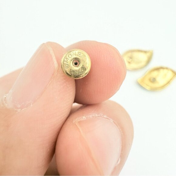 Vintage Monet Green and Gold Enamel Leaf Earrings - Picture 5 of 6